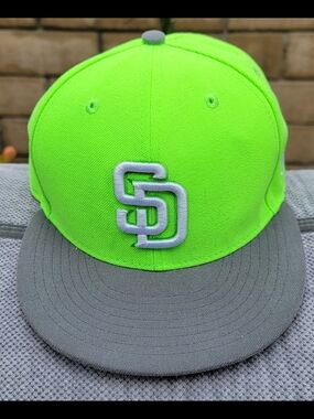 New Era 9FIFTY San Diego Padres MLB Neon Green/Gray Snapback Hat Medium-Large